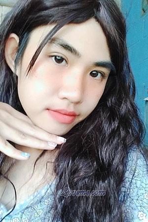 208628 - Pongarpha Age: 26 - Thailand