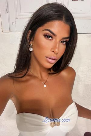 223651 - Isabela Age: 20 - Brazil